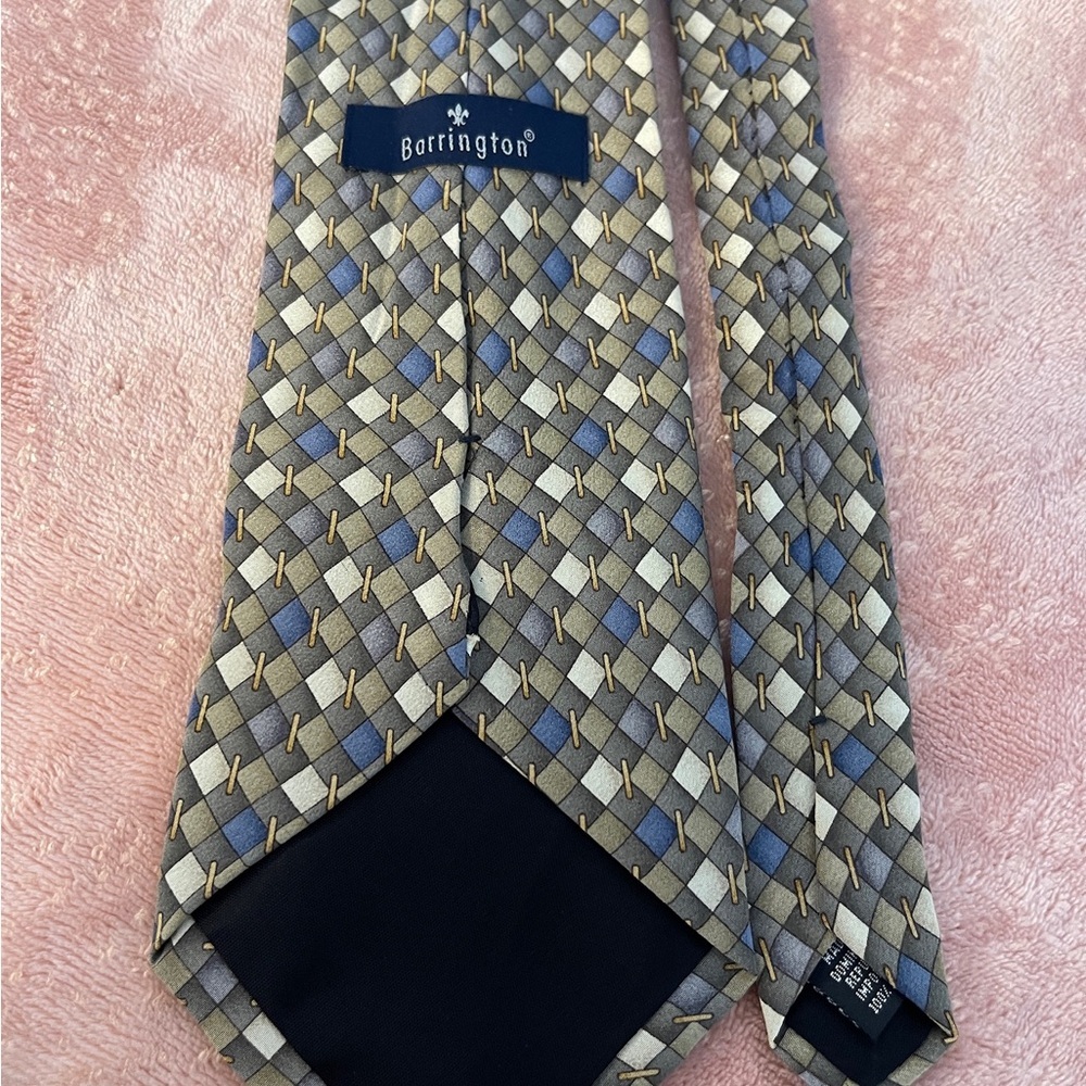 Sophisticated Geometric Pattern Tie - image 5